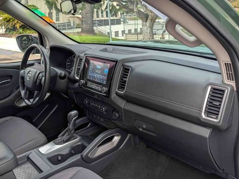 Used 2022 Nissan Frontier SV w/ Technology Package image 15