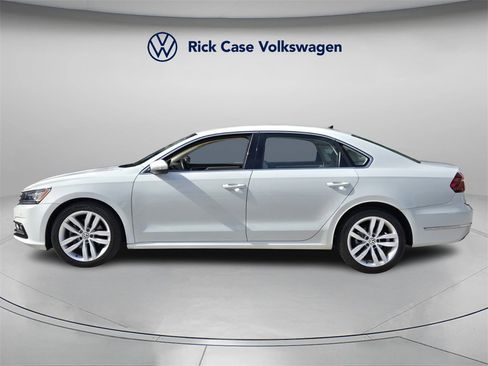 Used 2018 Volkswagen Passat 2.0T SE image 4