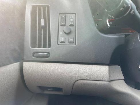 Used 2007 Cadillac STS w/ Preferred Equipment Group image 33