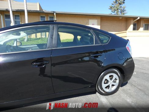 Used 2014 Toyota Prius Four w/ Solar Roof Package FWD image 13