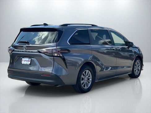 Certified 2023 Toyota Sienna XLE w/ XLE Plus Package FWD image 5