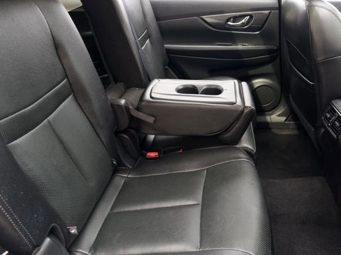 Used 2016 Nissan Rogue SV image 18