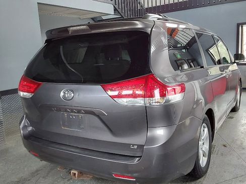 Used 2011 Toyota Sienna LE FWD image 9