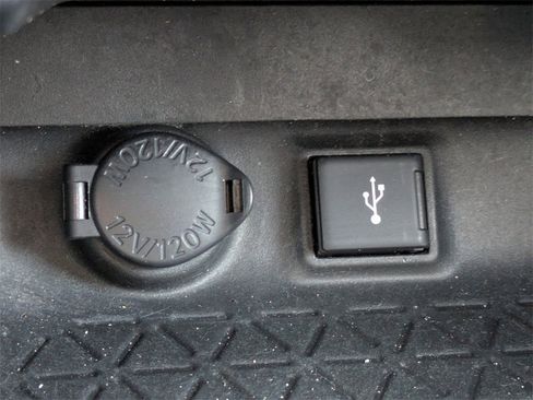 Used 2021 Toyota RAV4 XLE w/ Convenience Package image 25