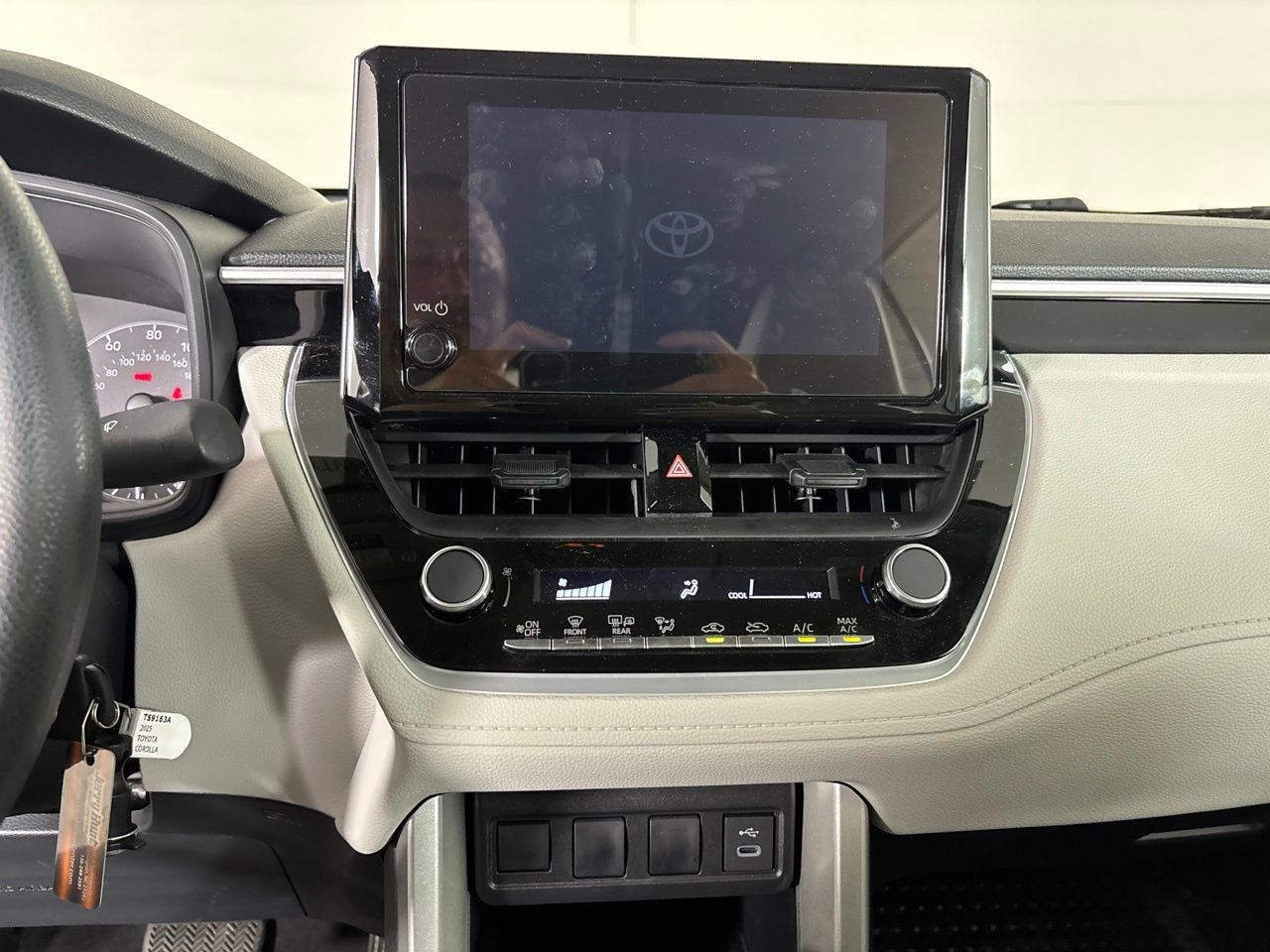 Used 2025 Toyota Corolla Cross L FWD image 18