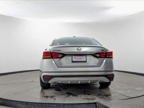 Used 2024 Nissan Altima 2.5 SV image 8