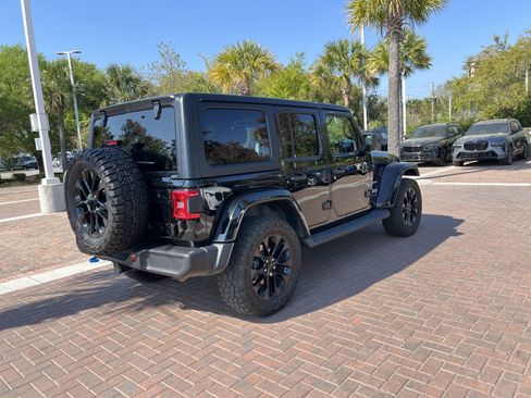 Used 2022 Jeep Wrangler Unlimited Sahara w/ Cold Weather Group image 10