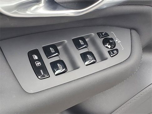 Certified 2025 Volvo XC90 B6 Plus image 13