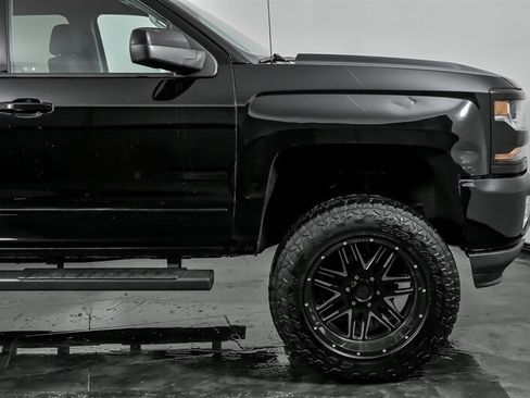 Used 2018 Chevrolet Silverado 1500 LT w/ All Star Edition image 13