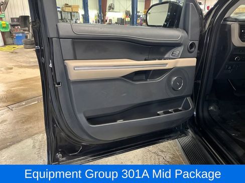 Used 2024 Ford Expedition Limited image 12