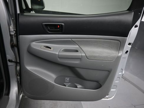 Used 2005 Toyota Tacoma PreRunner RWD image 31