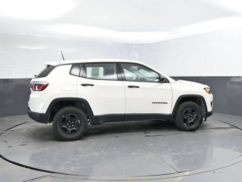 Used 2017 Jeep Compass Sport w/ Cold Weather Group AWD/4WD image 9
