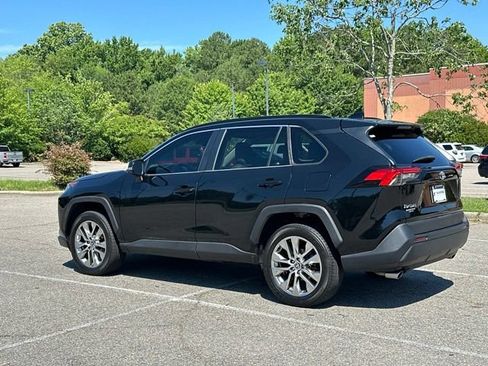 Used 2021 Toyota RAV4 XLE Premium FWD image 3