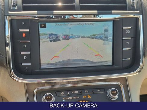 Used 2017 Lincoln Continental Select AWD/4WD image 24
