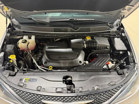 Used 2021 Chrysler Voyager L FWD image 55