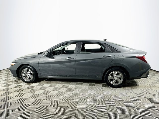 Used 2025 Hyundai Elantra SE w/ Cargo Package FWD image 6