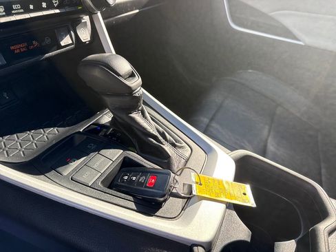 Used 2020 Toyota RAV4 XLE w/ Convenience Package image 28