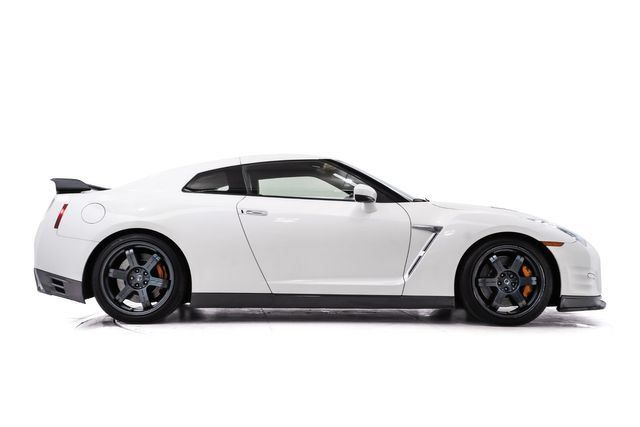 Used 2015 Nissan GT-R Black Edition AWD/4WD image 5
