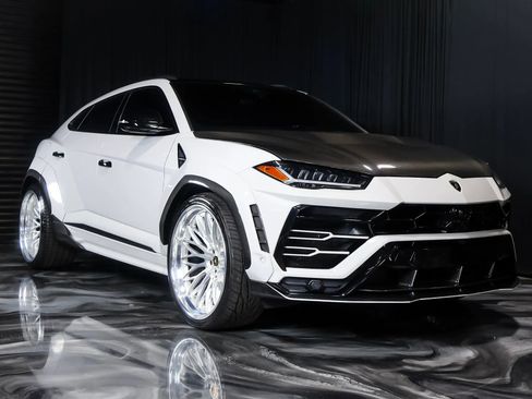 Used 2019 Lamborghini Urus AWD/4WD image 10