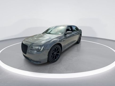 Used 2019 Chrysler 300 S RWD image 4