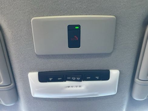 Used 2023 Nissan Kicks SR w/ SR Premium Package image 18