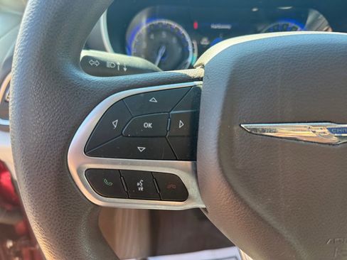 Used 2020 Chrysler Pacifica Touring w/ Advanced Safetytec Group FWD image 32