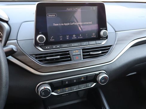 Used 2023 Nissan Altima 2.5 SV FWD image 6