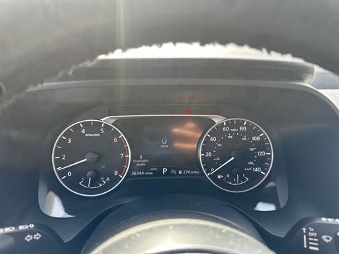 Used 2024 Nissan Rogue SV AWD/4WD image 3
