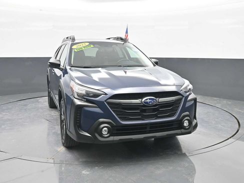 Used 2025 Subaru Outback Onyx Edition AWD/4WD image 2