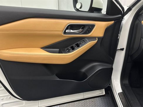 Certified 2023 Nissan Rogue Platinum w/ Platinum Premium Package image 17