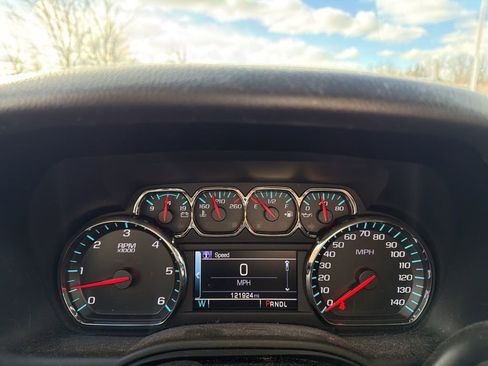 Used 2017 Chevrolet Suburban LS image 11