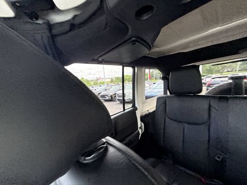 Used 2017 Jeep Wrangler Unlimited Sahara AWD/4WD image 10
