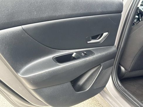 Used 2023 Hyundai Elantra SEL FWD image 12