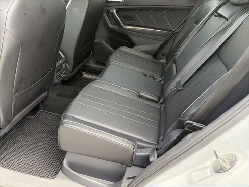 Certified 2024 Volkswagen Tiguan SE w/ Panoramic Sunroof Package AWD/4WD image 33
