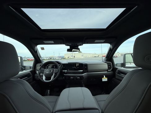 New 2026 GMC Sierra 3500 SLT w/ SLT Premium Package image 31