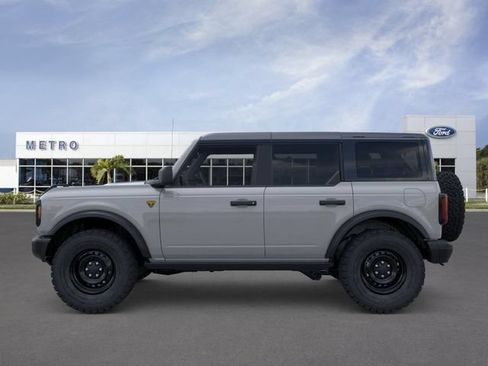 New 2026 Ford Bronco Badlands w/ Black Appearance Package AWD/4WD image 3