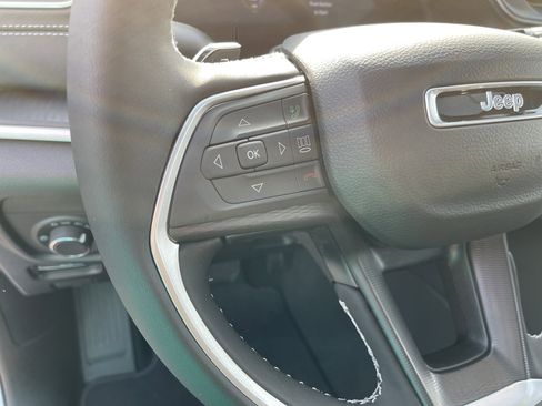 New 2025 Jeep Grand Cherokee Altitude image 19