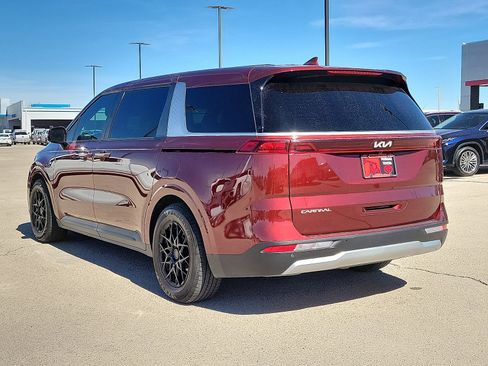 Used 2024 Kia Carnival LX image 3