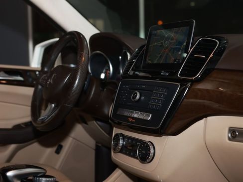 Used 2018 Mercedes-Benz GLE 350 w/ Premium 1 Package image 17