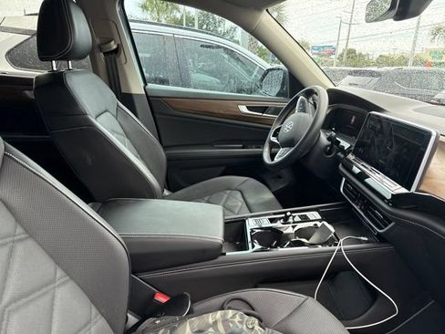 Used 2024 Volkswagen Atlas SE FWD image 13