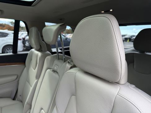 Used 2022 Volvo XC90 T6 Momentum w/ Advanced Package image 24