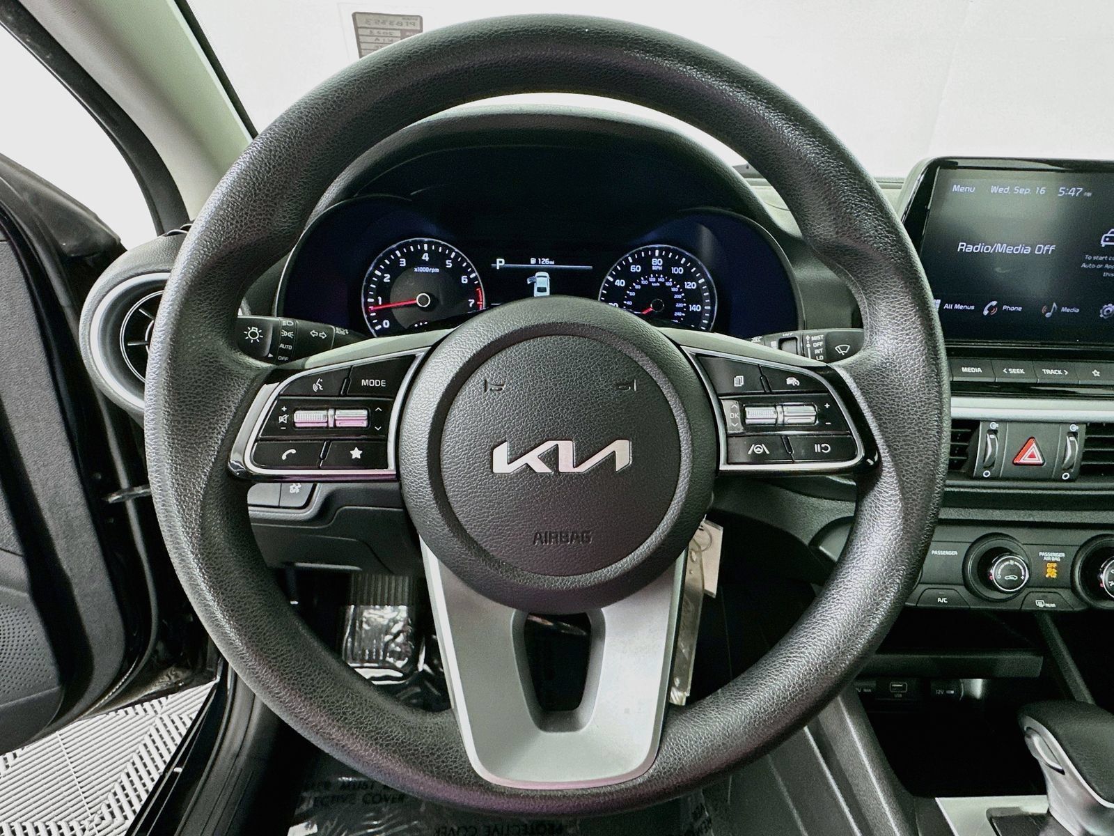 Used 2023 Kia Forte LXS FWD image 11