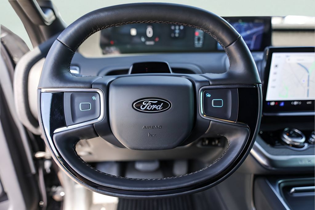 Used 2025 Ford Expedition Tremor AWD/4WD image 15