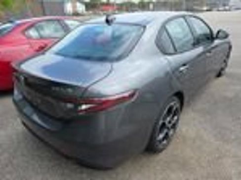 Used 2024 Alfa Romeo Giulia Veloce AWD/4WD image 5