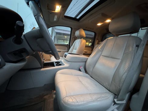 Used 2012 Chevrolet Avalanche LT image 19