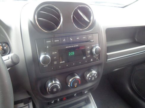 Used 2016 Jeep Patriot High Altitude AWD/4WD image 9