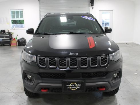 Used 2024 Jeep Compass Trailhawk AWD/4WD image 3