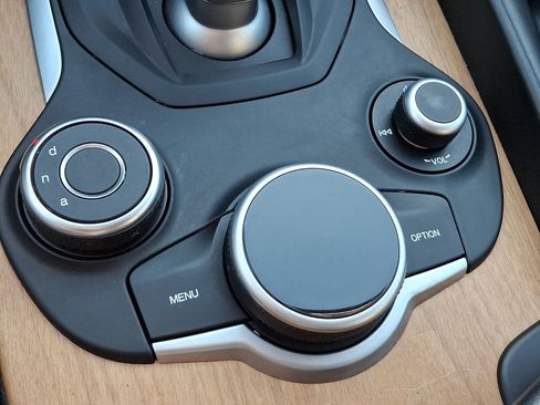 Used 2017 Alfa Romeo Giulia Ti w/ TI Lusso Light Wood Package image 25