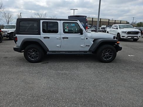 Used 2024 Jeep Wrangler Sport S image 8