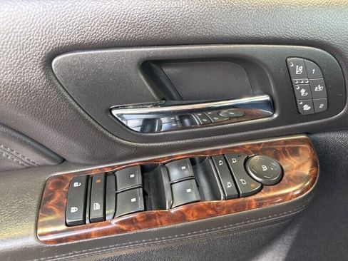 Used 2014 GMC Yukon XL Denali image 21